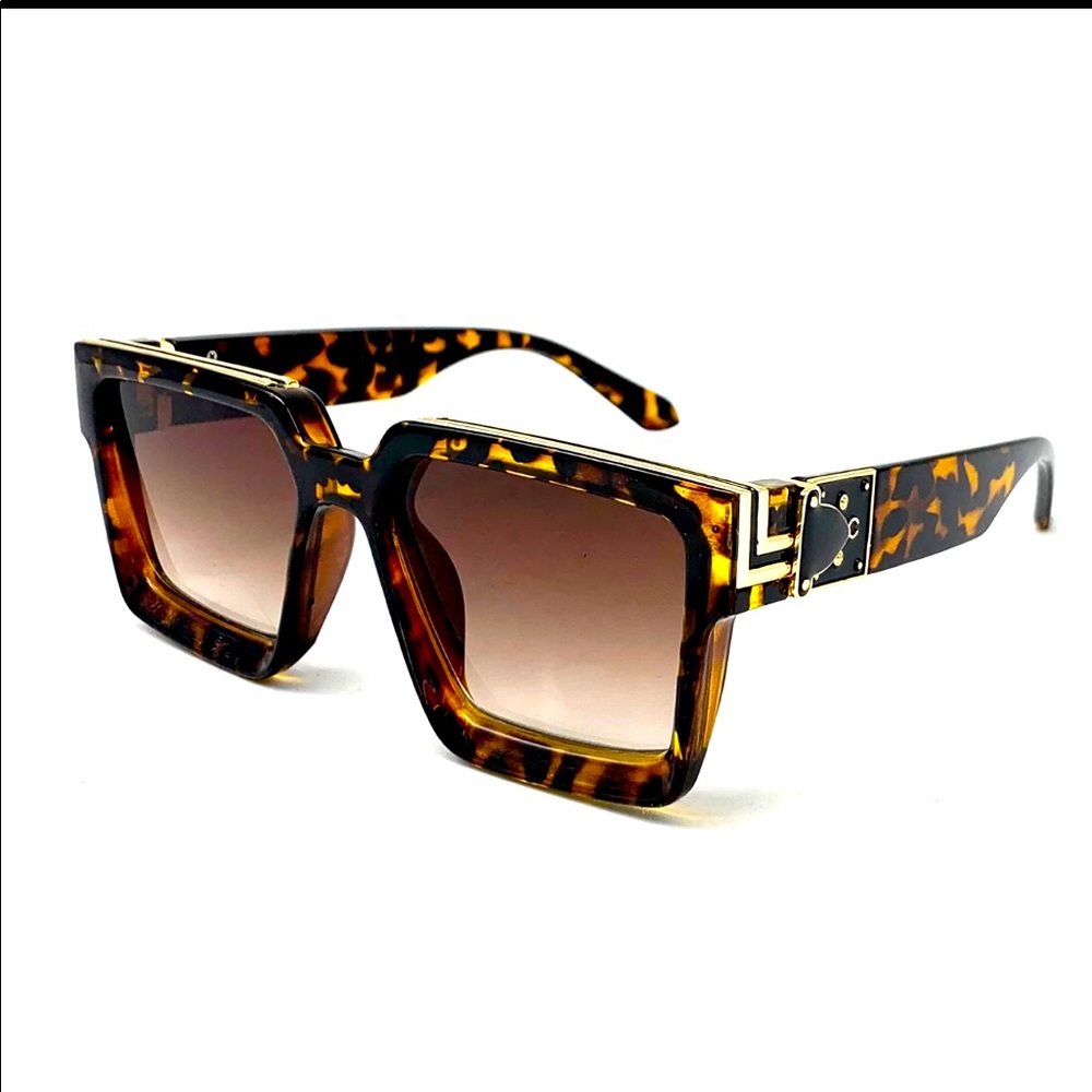 Fashion sunglasses for men and women.